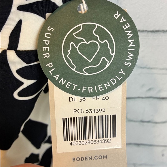 Boden NWT Palermo Ruffle V Swimsuit Black & White Nero/Oriental Bird US 8 Preppy - Picture 7 of 16